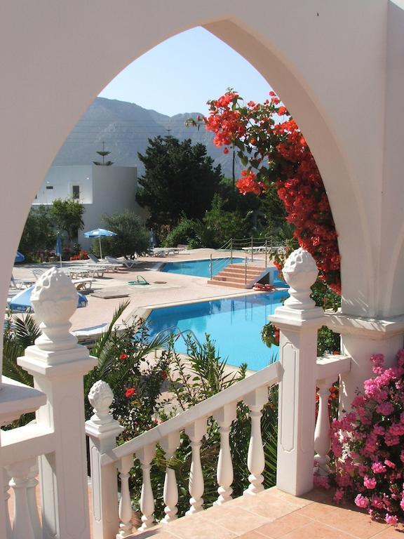 Eristos Beach Hotel Megálon Choríon Dış mekan fotoğraf